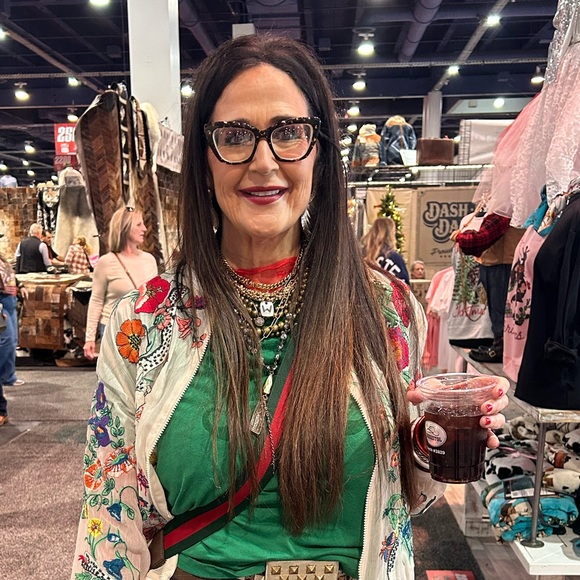 Meet your Posher, Michele - Picture 1 of 1